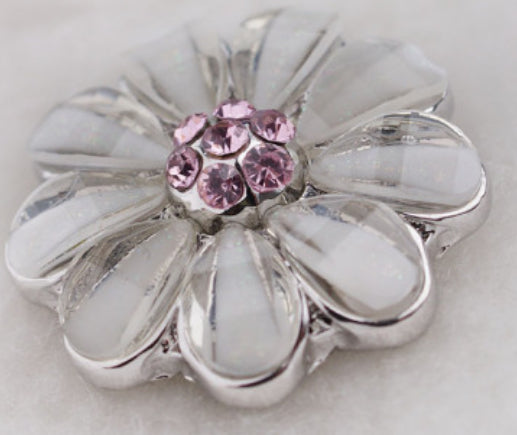 20mm White and Pink Flower Snap Chunk